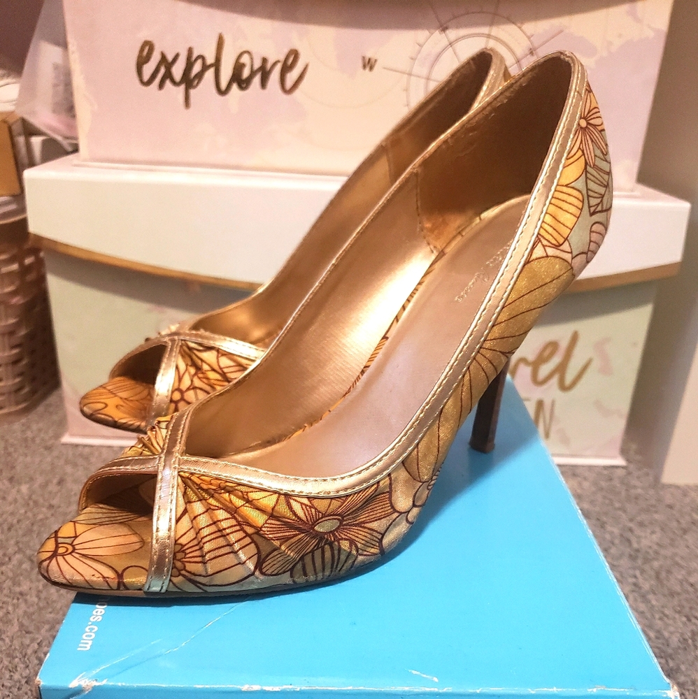 Peep toe heels